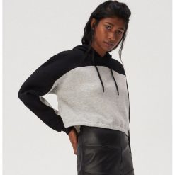 Dwukolorowa bluza z kapturem - Jasny szary. Szare bluzy damskie Sinsay, xl, bez wzorów, bez rękawów, z kapturem. Za 39,99 zł.