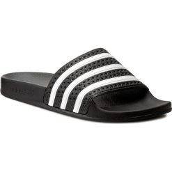 Klapki adidas - adilette 280947 Black1/Wht/Black1. Czarne klapki męskie Adidas, w paski, ze skóry. W wyprzedaży za 119,00 zł.