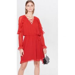 Mini sukienka z falbanami - Czerwony. Czerwone sukienki damskie Mohito, bez wzorów, bez kołnierzyka, bez rękawów, mini. Za 159,99 zł.