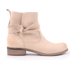 Botki - skóra naturalna - model 458 - kolor bez. Szare botki damskie Zapato, z jeansu, eleganckie, z okrągłym noskiem, bez obcasa, na płaskiej podeszwie, bez zapięcia. W wyprzedaży za 319,20 zł.