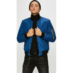 Guess Jeans - Kurtka bomber dwustronna Fighter. Niebieskie kurtki męskie bomber Guess Jeans, l, z aplikacjami, z elastanu. W wyprzedaży za 549,90 zł.