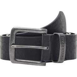 Pasek ze sztucznej skóry z fakturą. Czarne paski męskie marki Pull&Bear, w paski, ze skóry. Za 39,90 zł.