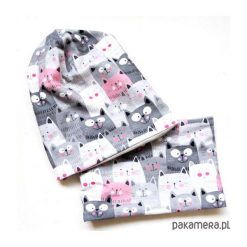 Komplet _ czapka BEANIE i komin_KOTKI. Szare czapeczki niemowlęce marki Pakamera, z nadrukiem, z jersey. Za 75,00 zł.