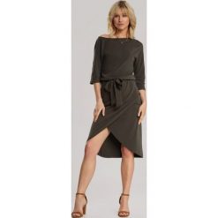 Khaki Sukienka Kimodia. Brązowe sukienki damskie Renee, na lato, xl, bez wzorów, bez kołnierzyka, bez rękawów. Za 89,99 zł.