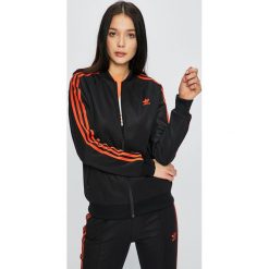 Adidas Originals - Bluza. Czarne bluzy damskie adidas Originals, z nadrukiem, z elastanu, bez rękawów, bez kaptura. W wyprzedaży za 219,90 zł.