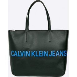 Torebki klasyczne damskie: Calvin Klein – Torebka
