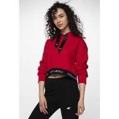 Bluza damska BLD001 - czerwony. Czerwone bluzy damskie xxl, bez wzorów, z dzianiny, z krótkim rękawem, krótkie, z kapturem. W wyprzedaży za 89,99 zł.