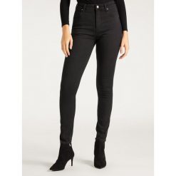 Jeansy Skinny Fit Lee Scarlett L30LEOFA. Czarne jeansy damskie Lee, l. W wyprzedaży za 279,00 zł.