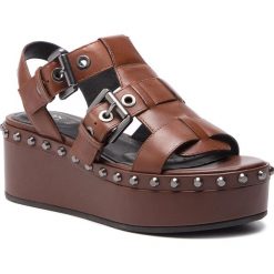 Sandały GEOX - D Shakima B D92CXB 00043 C0013 Brown. Pomarańczowe klapki damskie Geox, z aplikacjami, ze skóry, bez obcasa, na koturnie. W wyprzedaży za 289,00 zł.