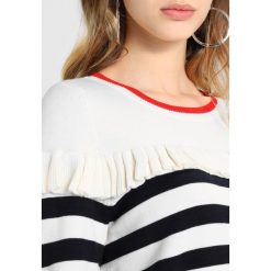 Swetry klasyczne damskie: Only Petite ONLNAIA RUFFLE Sweter cloud dancer