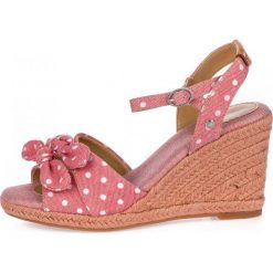 Pepe Jeans sandały damskie Shark Pina 37 różowe. Różowe sandały damskie Pepe Jeans, bez wzorów, z jeansu, na wysokim obcasie, bez zapięcia. Za 289,00 zł.