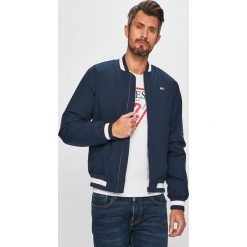 Tommy Jeans - Kurtka bomber. Niebieskie płaszcze męskie Tommy Jeans, s, bez wzorów, z poliesteru, krótkie, bez kaptura. Za 849,90 zł.