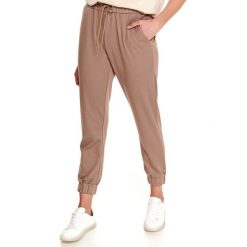 Dzianinowe spodnie z gumką w pasie. Brązowe spodnie damskie Top Secret, z elastanu. Za 89,99 zł.