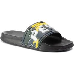 Klapki PEPE JEANS - Slider Camo PMS70071 Khaki Green 765. Zielone klapki męskie Pepe Jeans, bez wzorów, z jeansu. W wyprzedaży za 89,00 zł.
