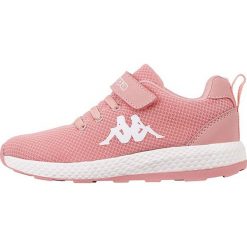 Sneakersy "Banjo 1.2 K" w kolorze jasnoróżowym. Różowe trampki dziewczęce Kappa, bez wzorów, z gumy, bez zapięcia. W wyprzedaży za 82,95 zł.