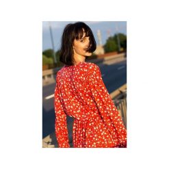 JANIS DRESS IN RED. Czerwone sukienki damskie The Hive, na imprezę, s, w kwiaty, z dekoltem w serek, bez rękawów. Za 229,00 zł.