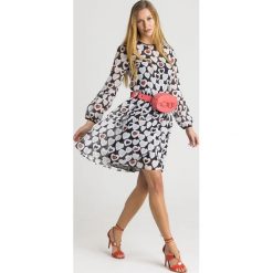 SUKIENKA Emporio Armani. Czarne sukienki damskie Emporio Armani, na imprezę, bez wzorów, z włoskim kołnierzykiem, bez rękawów, mini. Za 725,40 zł.
