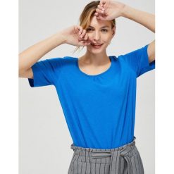 T-shirt z kokardkami przy rękawach. Niebieskie bluzki damskie Moodo, xl, z bawełny, klasyczne, z okrągłym kołnierzem. Za 29,99 zł.