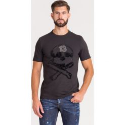 T-SHIRT KILENDA John Richmond. Czarne t-shirty męskie John Richmond, xl, z aplikacjami, z bawełny, z okrągłym kołnierzem. Za 1219,00 zł.