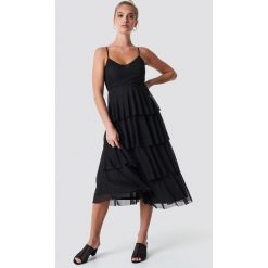 NA-KD Sukienka na ramiączkach - Black. Czarne sukienki damskie NA-KD, bez wzorów, bez kołnierzyka, bez rękawów, maxi. Za 202,95 zł.