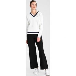 Swetry klasyczne damskie: Lacoste LIVE Sweter farine/marine