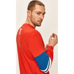 Diadora - Bluza. Czerwone bluzy męskie Diadora, s, z aplikacjami, z bawełny, z okrągłym kołnierzem, bez rękawów, bez kaptura. W wyprzedaży za 129,90 zł.