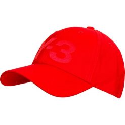 Czapka Y-3. Czerwone czapki damskie Y-3, bez wzorów. Za 300,00 zł.