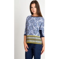 Granatowa bluzka z orientalnym wzorem QUIOSQUE. Niebieskie bluzki asymetryczne QUIOSQUE, z nadrukiem, z dzianiny, eleganckie, z okrągłym kołnierzem. W wyprzedaży za 49,99 zł.