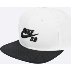Nike Sportswear - Czapka. Szare czapki z daszkiem męskie Nike Sportswear. W wyprzedaży za 89,90 zł.