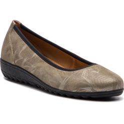 Półbuty CAPRICE - 9-22151-21 Khaki Jungle 723. Zielone półbuty damskie Caprice, na co dzień, bez wzorów, ze skóry, bez obcasa, na płaskiej podeszwie, bez zapięcia. W wyprzedaży za 169,00 zł.