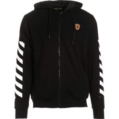 Czarna Bluza Arsinolphi. Czarne bluzy męskie Born2be, xl, z nadrukiem, z kapturem, z długim rękawem, długie, z kapturem. Za 89,99 zł.