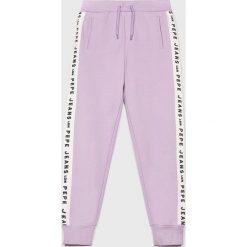 Pepe Jeans - Spodnie dziecięce Alexis 128-180 cm. Fioletowe spodnie dziewczęce Pepe Jeans, z nadrukiem, z elastanu, casualowe. W wyprzedaży za 119,90 zł.