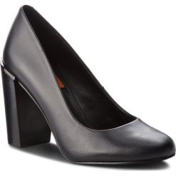 Półbuty CALVIN KLEIN JEANS - Chade RE9744 Black. Czarne półbuty damskie Calvin Klein Jeans, bez wzorów, z jeansu, eleganckie, bez obcasa, na obcasie, bez zapięcia. W wyprzedaży za 379,00 zł.