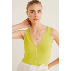 Mango - Top Calie. Białe bluzki damskie Mango, s, bez wzorów, z elastanu, bez kołnierzyka. W wyprzedaży za 34,90 zł.