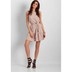 Beżowa Mini Sukienka z Falbanką. Brązowe sukienki dziewczęce Molly.pl, w paski, biznesowe, bez rękawów, mini, trapezowe. Za 174,90 zł.