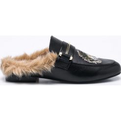 Steve Madden - Klapki King-P Mule. Czarne klapki damskie Steve Madden, bez wzorów, ze skóry, bez obcasa. W wyprzedaży za 299,90 zł.