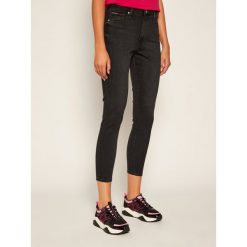 Jeansy Skinny Fit Tommy Jeans Sylvia DW0DW08394. Czarne jeansy damskie Tommy Jeans. Za 449,00 zł.
