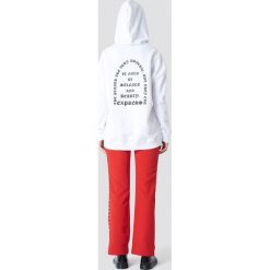 Bluzy rozpinane damskie: Sahara Ray x NA-KD Bluza oversize z kapturem – White