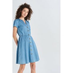 Jeansowa sukienka - Niebieski. Niebieskie sukienki damskie Sinsay, s, bez wzorów, z jeansu, bez kołnierzyka, bez rękawów. Za 59,99 zł.