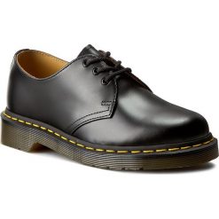 Półbuty DR. MARTENS - 1461 59 10085001 Black. Czarne półbuty damskie Dr. Martens, na co dzień, bez wzorów, ze skóry, bez obcasa, na płaskiej podeszwie, bez zapięcia. Za 629,00 zł.
