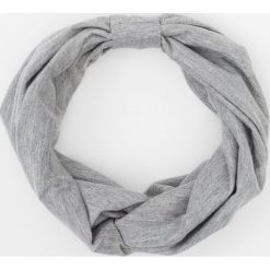 Opaska z marszczeniem. Zielone ozdoby do włosów marki Pull&Bear. Za 19,90 zł.