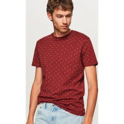 T-shirt z mikroprintem - Bordowy. Czerwone t-shirty męskie marki Reserved, l. Za 59,99 zł.