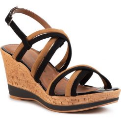Sandały TAMARIS - 1-28009-24 Tan/Black 471. Pomarańczowe klapki damskie Tamaris, bez wzorów, z zamszu, bez obcasa, na obcasie. Za 239,00 zł.