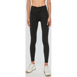 Guess Jeans - Legginsy. Różowe spodnie damskie Guess Jeans, s, z aplikacjami, z elastanu. Za 229,90 zł.