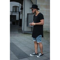 Męski t-shirt GILBERT. Czarne t-shirty męskie Męski t-shirt GILBERT, s, bez wzorów, bez kołnierzyka. W wyprzedaży za 28,00 zł.