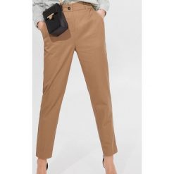 Spodnie carrot fit z lyocellem - Beżowy. Brązowe spodnie damskie Mohito, z lyocellu. Za 139,99 zł.