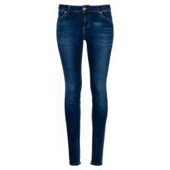 Mustang Jeansy Damskie Jasmin Jeggins 27/32 Ciemnoniebieski. Niebieskie jeansy damskie Mustang, z jeansu. W wyprzedaży za 300,00 zł.