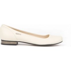 Klasyczne baleriny na obcasie - skóra naturalna - model 008 - kolor beżowy bąbelki. Brązowe baleriny damskie Zapato, bez wzorów, ze skóry, eleganckie, na niskim obcasie, na obcasie. Za 299,00 zł.