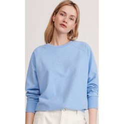 Bluza z nadrukiem - Niebieski. Niebieskie bluzy damskie Reserved, s, z nadrukiem, bez rękawów, bez kaptura. W wyprzedaży za 49,99 zł.