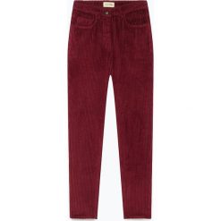 Spodnie sztruksowe "Ibizoo" w kolorze czerwonym. Czerwone spodnie damskie American Vintage, s, ze sztruksu. W wyprzedaży za 179,95 zł.
